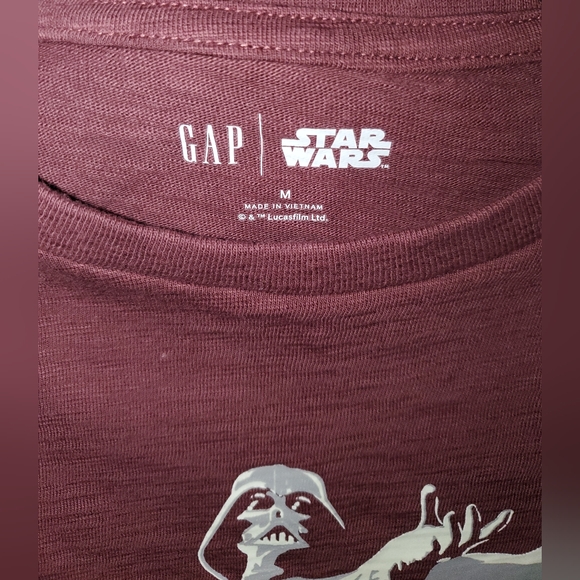 Boys GAP Graphic Long Sleeved Shirt Star Wars - Picture 3 of 4